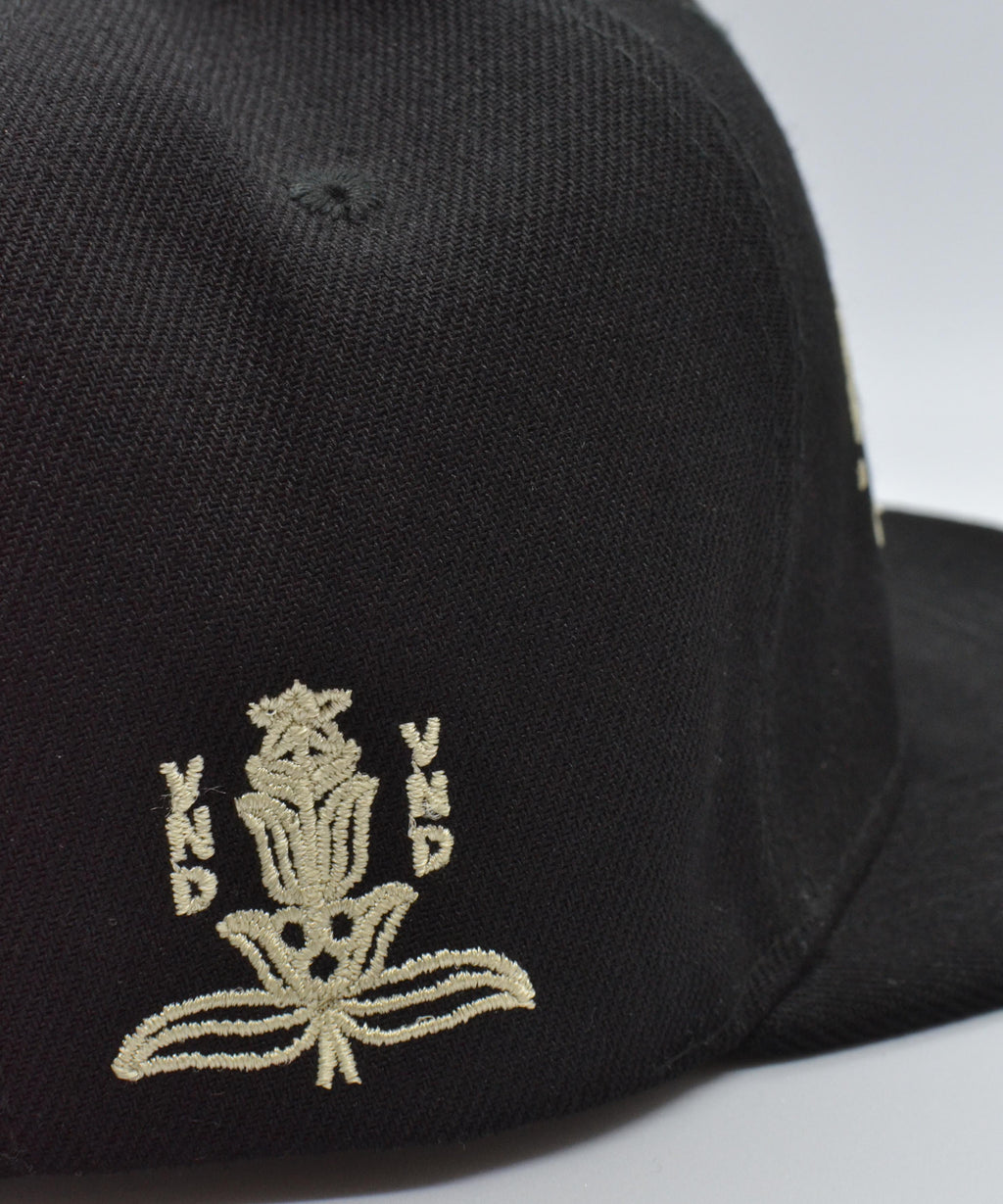 GORRA PLANA NEGRA