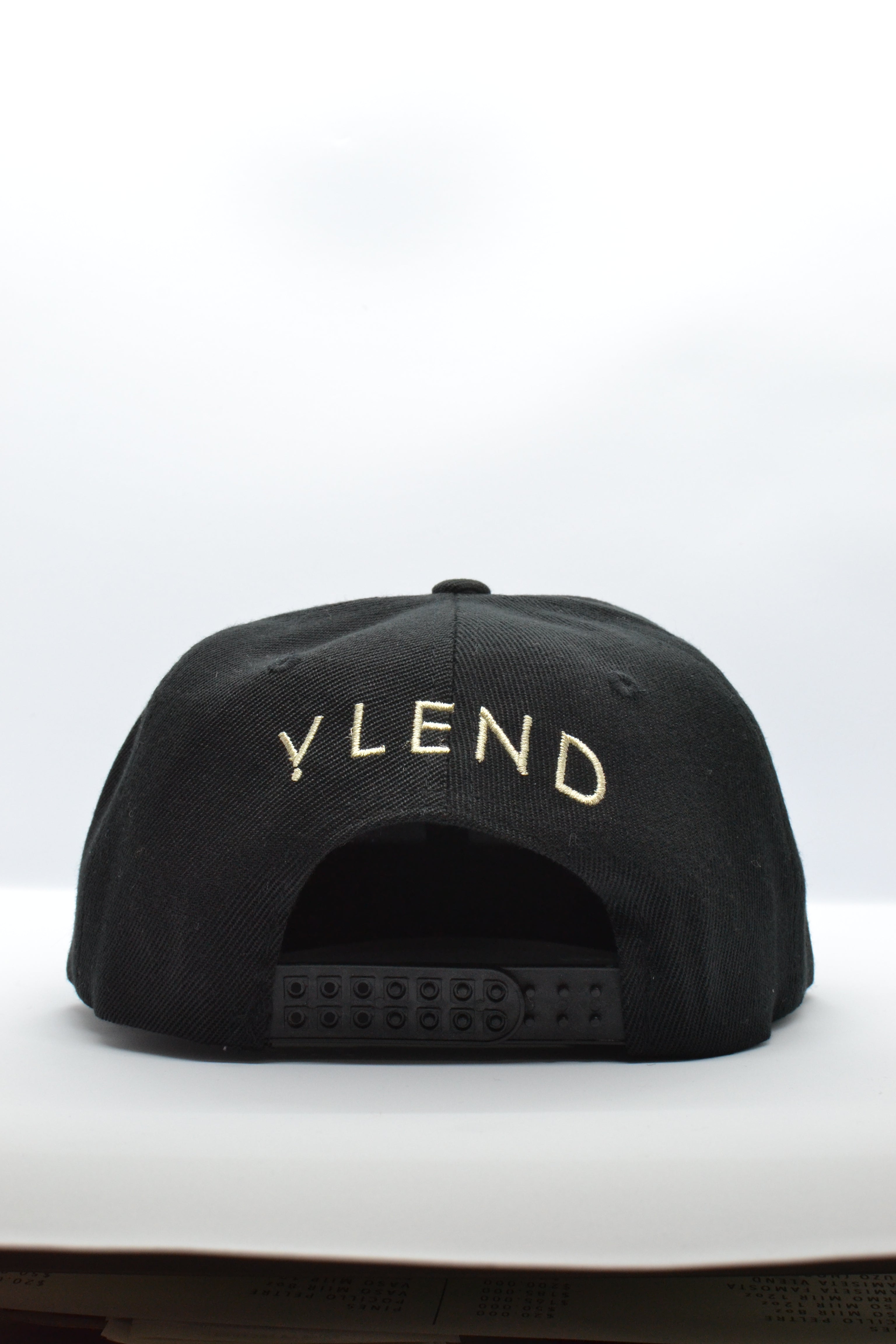 GORRA PLANA NEGRA